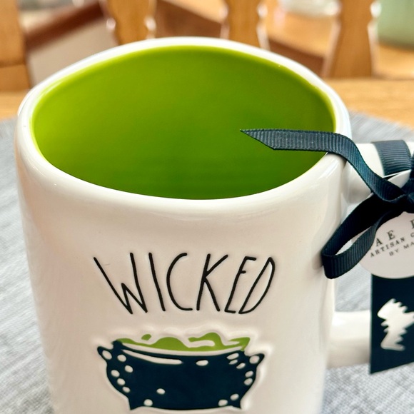 Rae Dunn WICKED WITCH Boiling Cauldron Ceramic Halloween Mug BRAND NEW!! - Picture 2 of 2